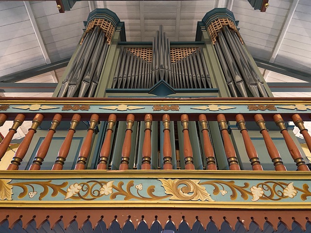 Orgelpipene i Vatne kyrkje.